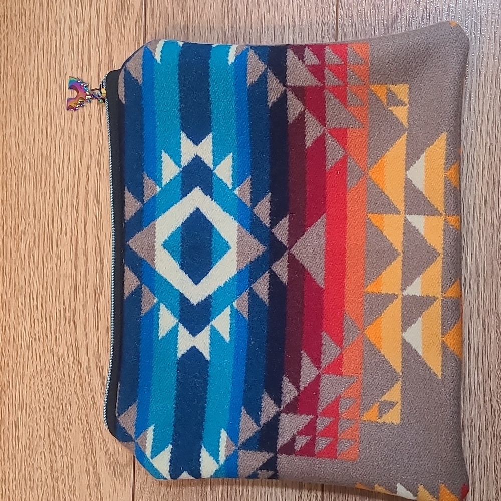 Pendelton pouch